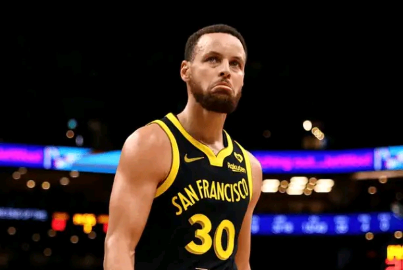 开云体育官方网站-热火逆转爵士，库里高光表现