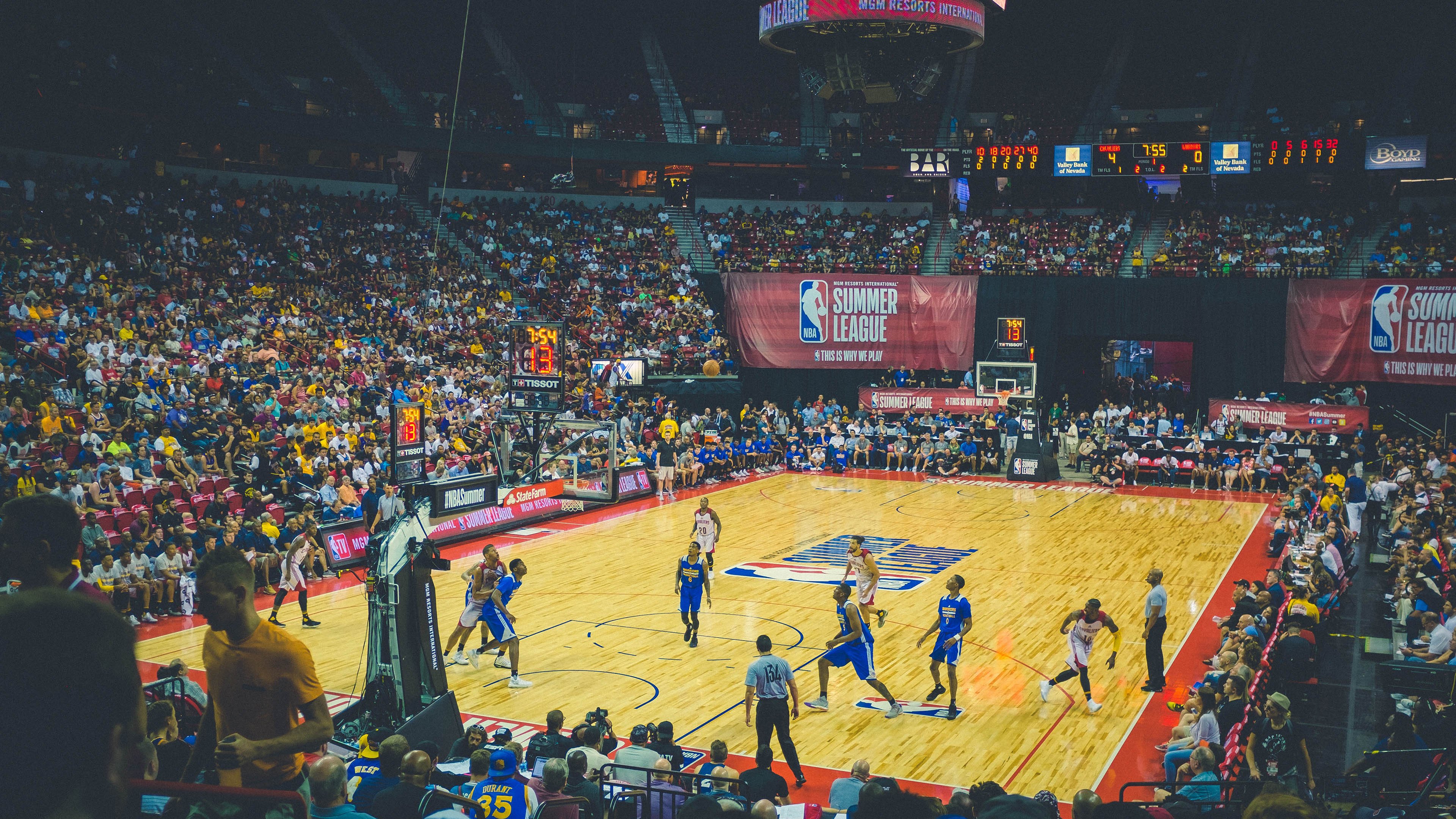 开云体育官网-F1年度争冠之夜,伊萨克如何成为攻防转换的核心 第2张 开云体育官网-F1年度争冠之夜,伊萨克如何成为攻防转换的核心 第2张